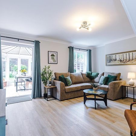 New! Stunning 3-Bed Home In Chester By 53 Degrees Property, Ideal For Groups, Free Parking! ภายนอก รูปภาพ