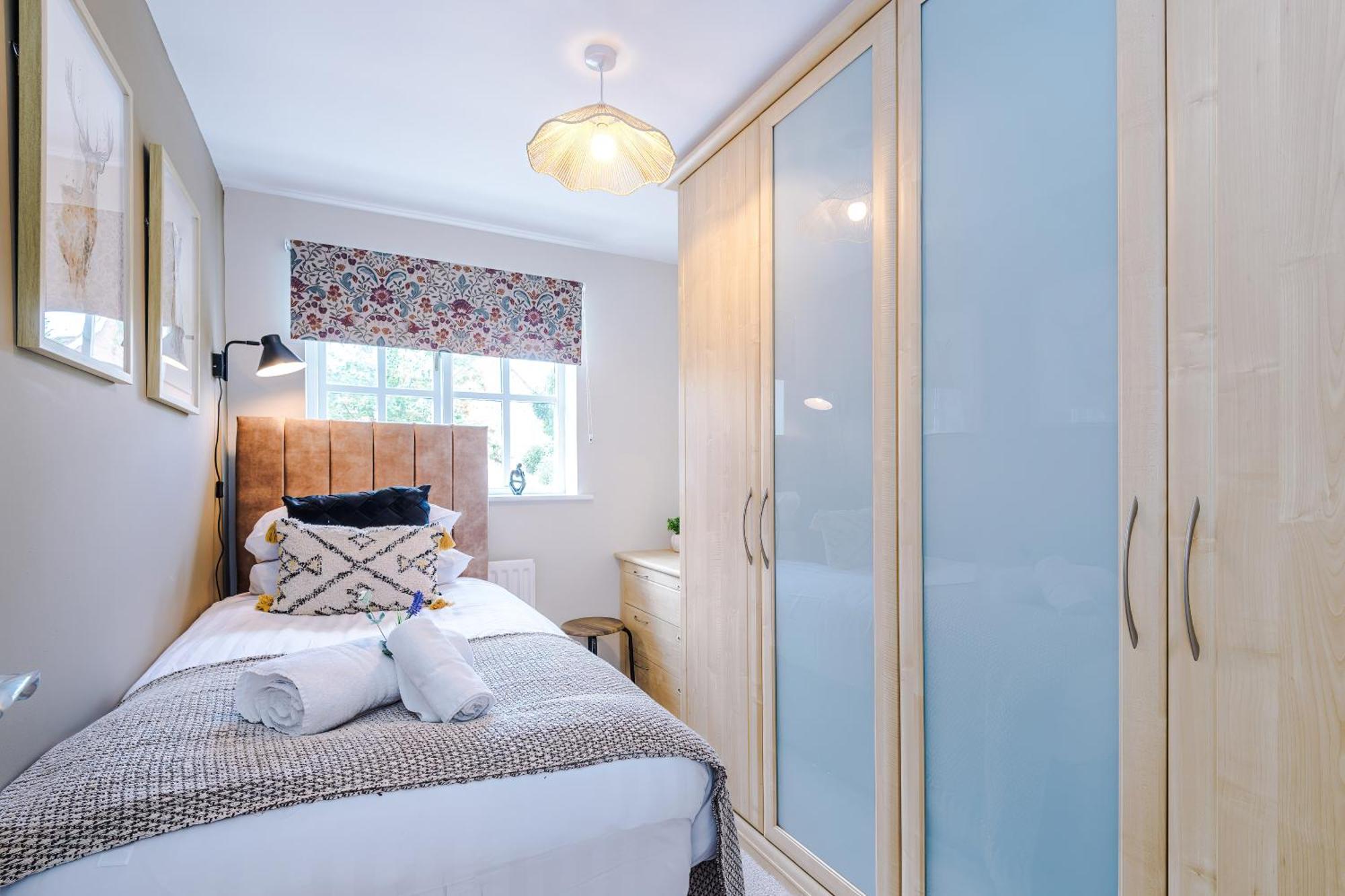 New! Stunning 3-Bed Home In Chester By 53 Degrees Property, Ideal For Groups, Free Parking! ภายนอก รูปภาพ
