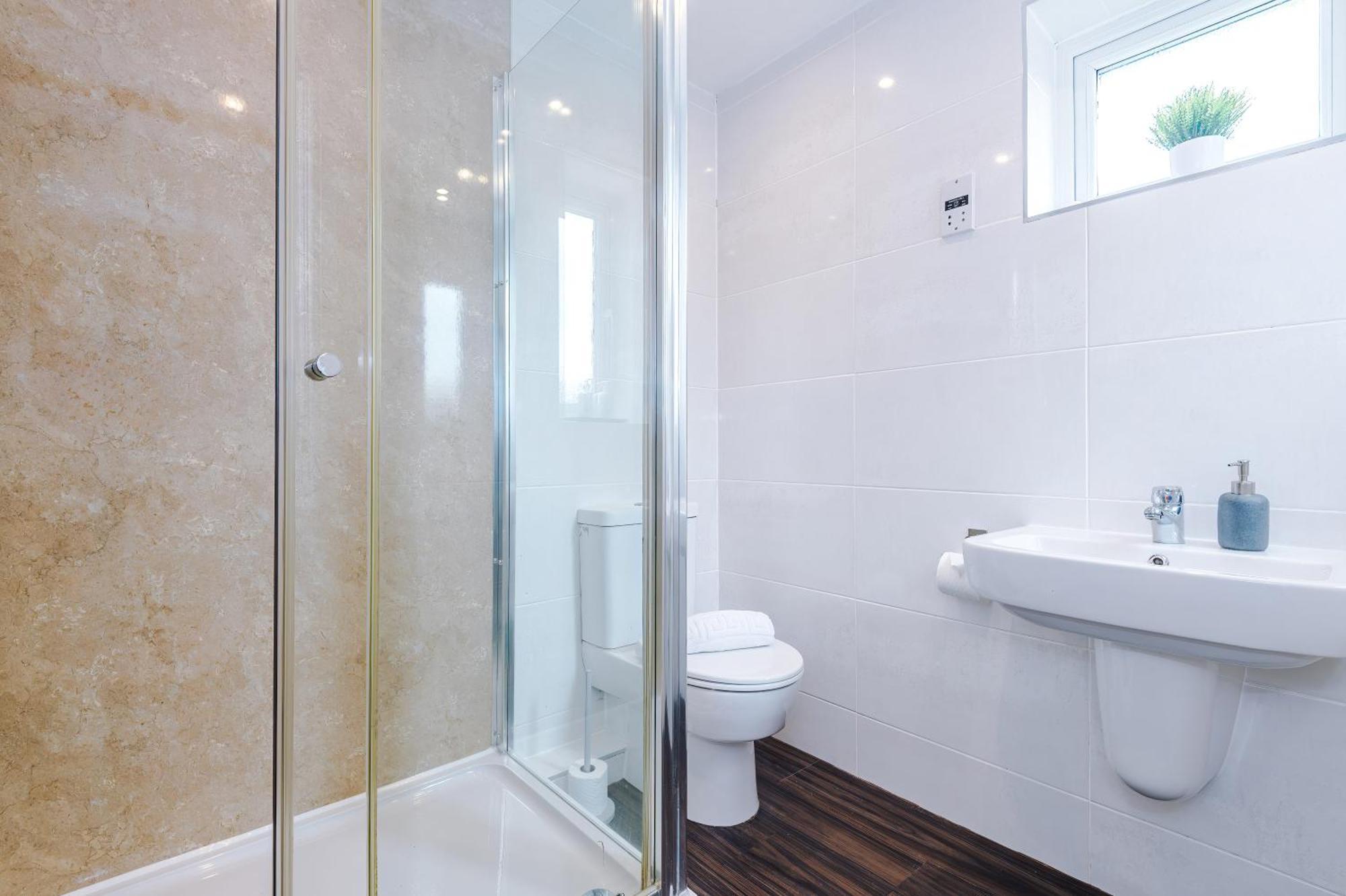 New! Stunning 3-Bed Home In Chester By 53 Degrees Property, Ideal For Groups, Free Parking! ภายนอก รูปภาพ