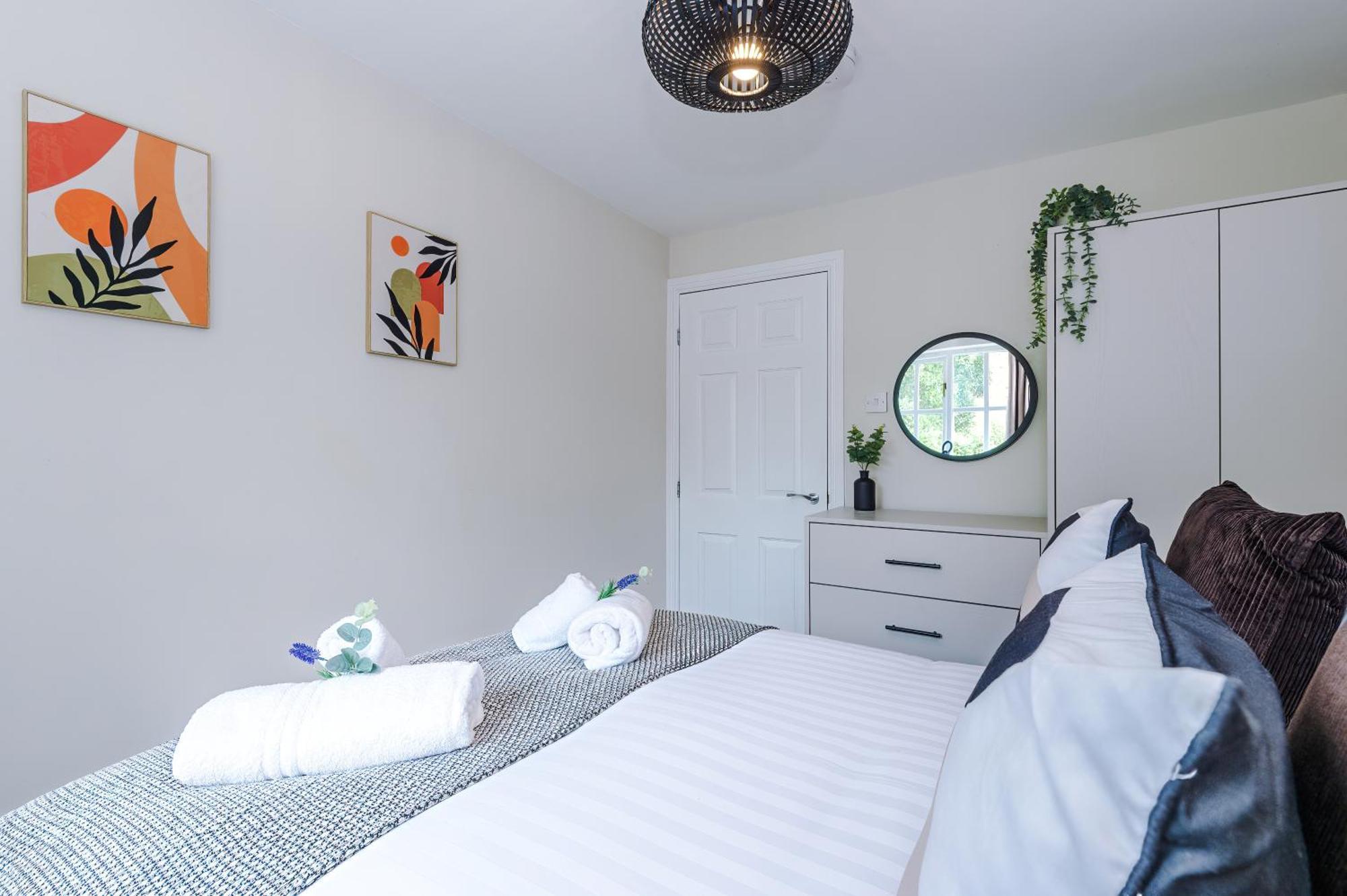 New! Stunning 3-Bed Home In Chester By 53 Degrees Property, Ideal For Groups, Free Parking! ภายนอก รูปภาพ