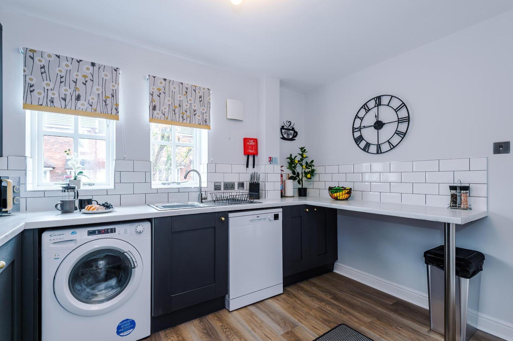 New! Stunning 3-Bed Home In Chester By 53 Degrees Property, Ideal For Groups, Free Parking! ภายนอก รูปภาพ
