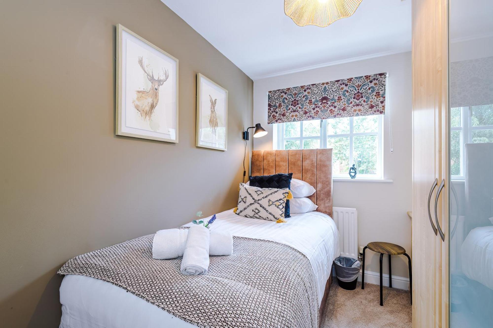 New! Stunning 3-Bed Home In Chester By 53 Degrees Property, Ideal For Groups, Free Parking! ภายนอก รูปภาพ
