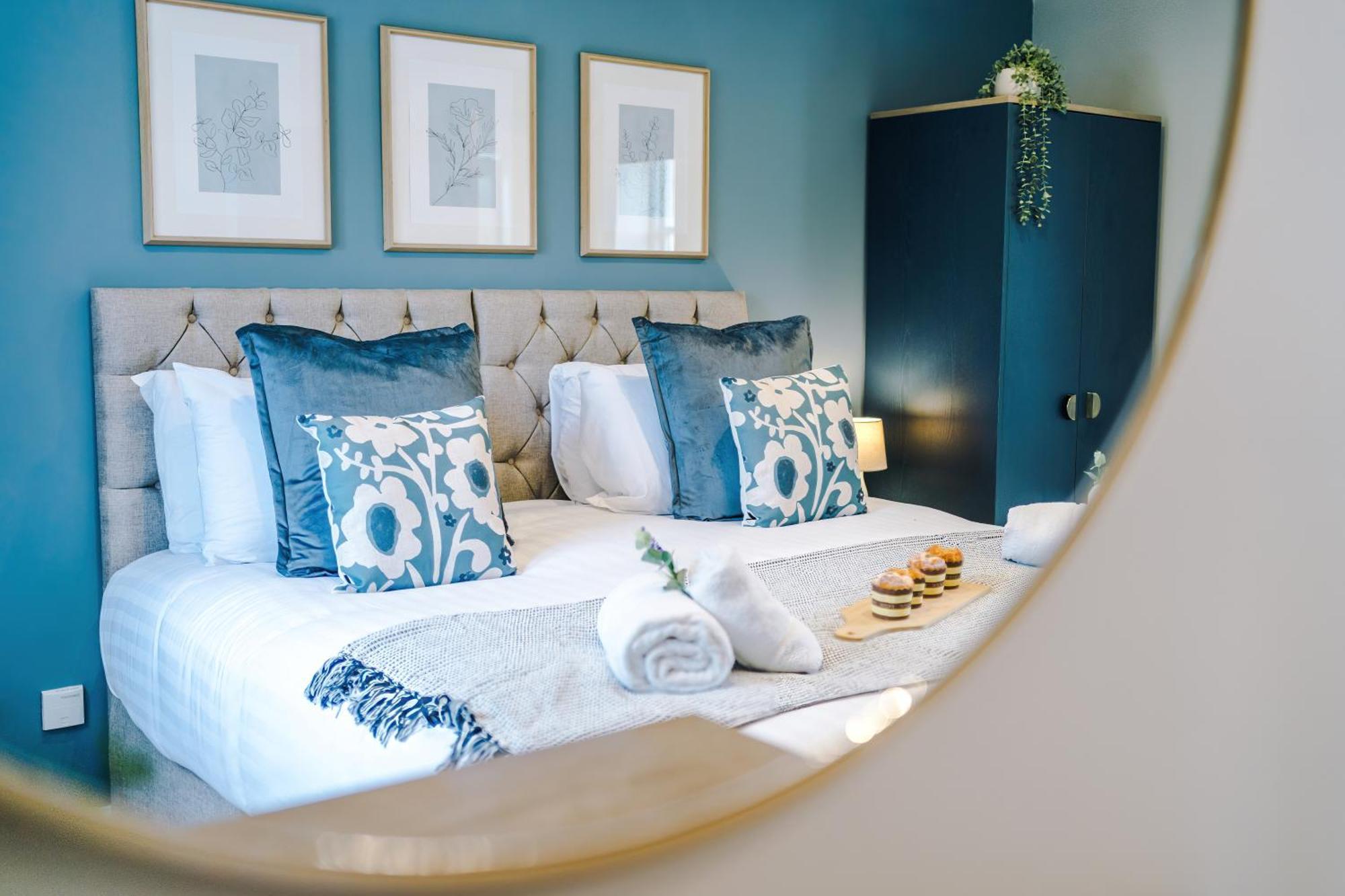 New! Stunning 3-Bed Home In Chester By 53 Degrees Property, Ideal For Groups, Free Parking! ภายนอก รูปภาพ