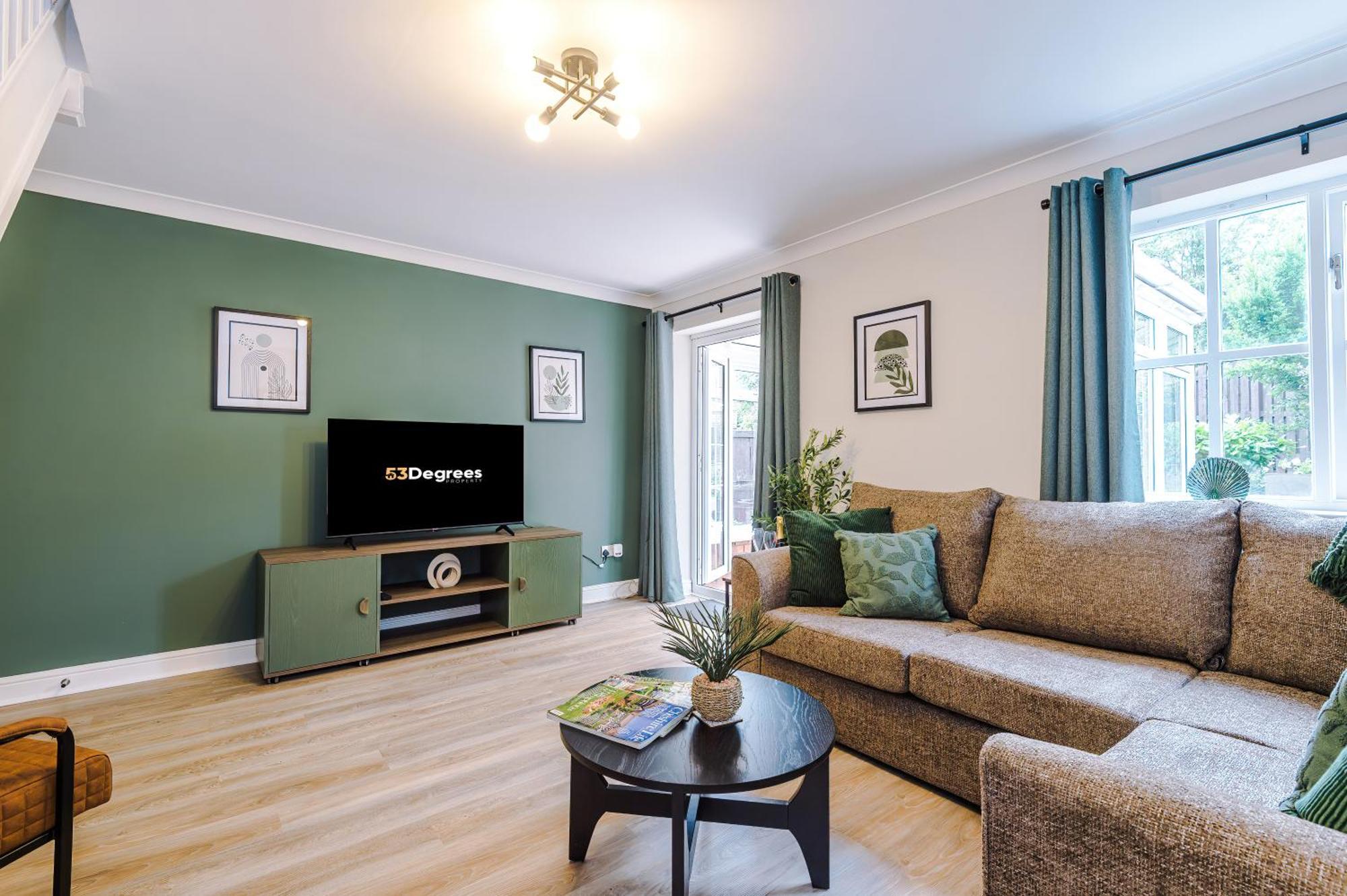 New! Stunning 3-Bed Home In Chester By 53 Degrees Property, Ideal For Groups, Free Parking! ภายนอก รูปภาพ