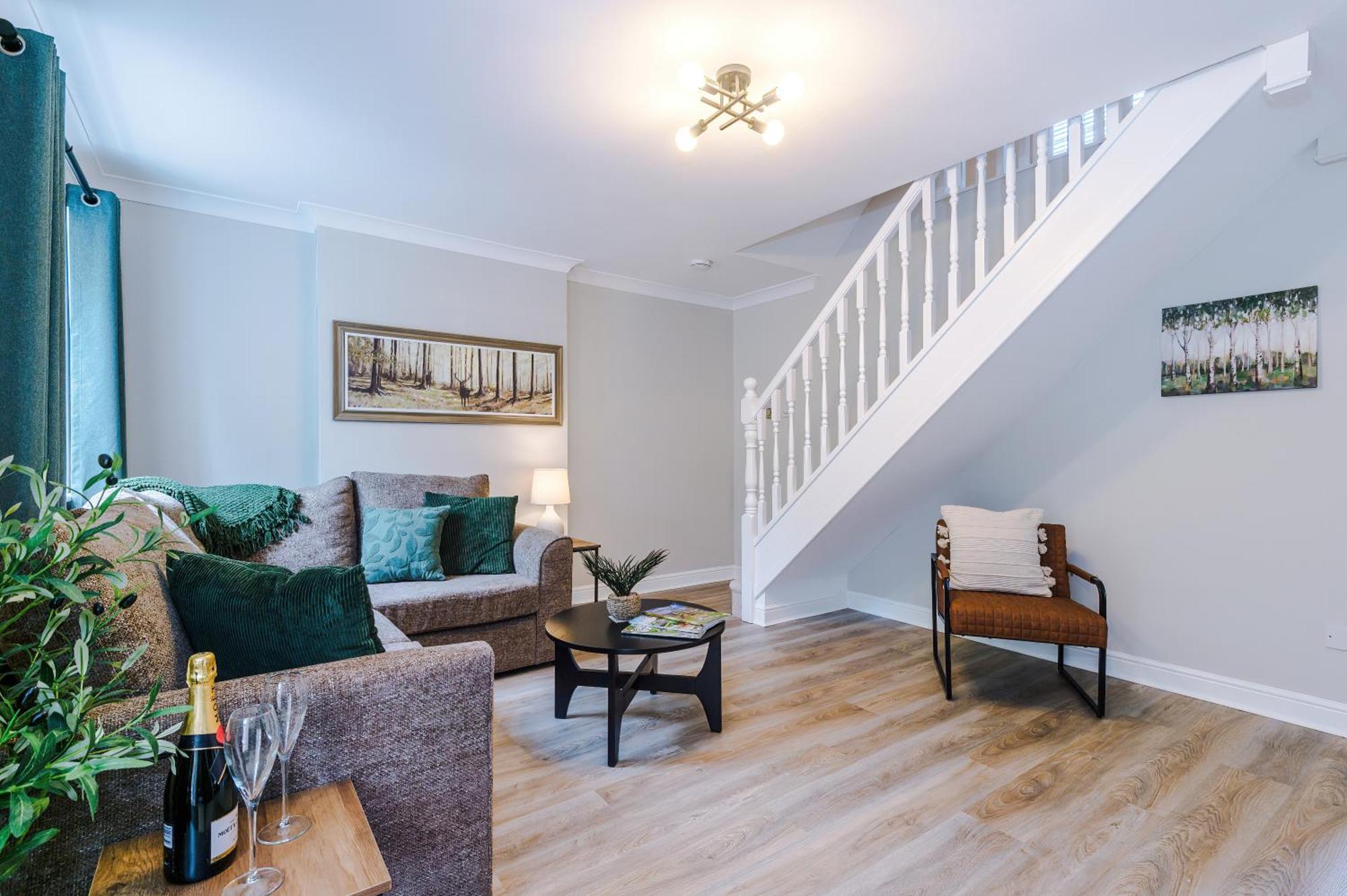 New! Stunning 3-Bed Home In Chester By 53 Degrees Property, Ideal For Groups, Free Parking! ภายนอก รูปภาพ