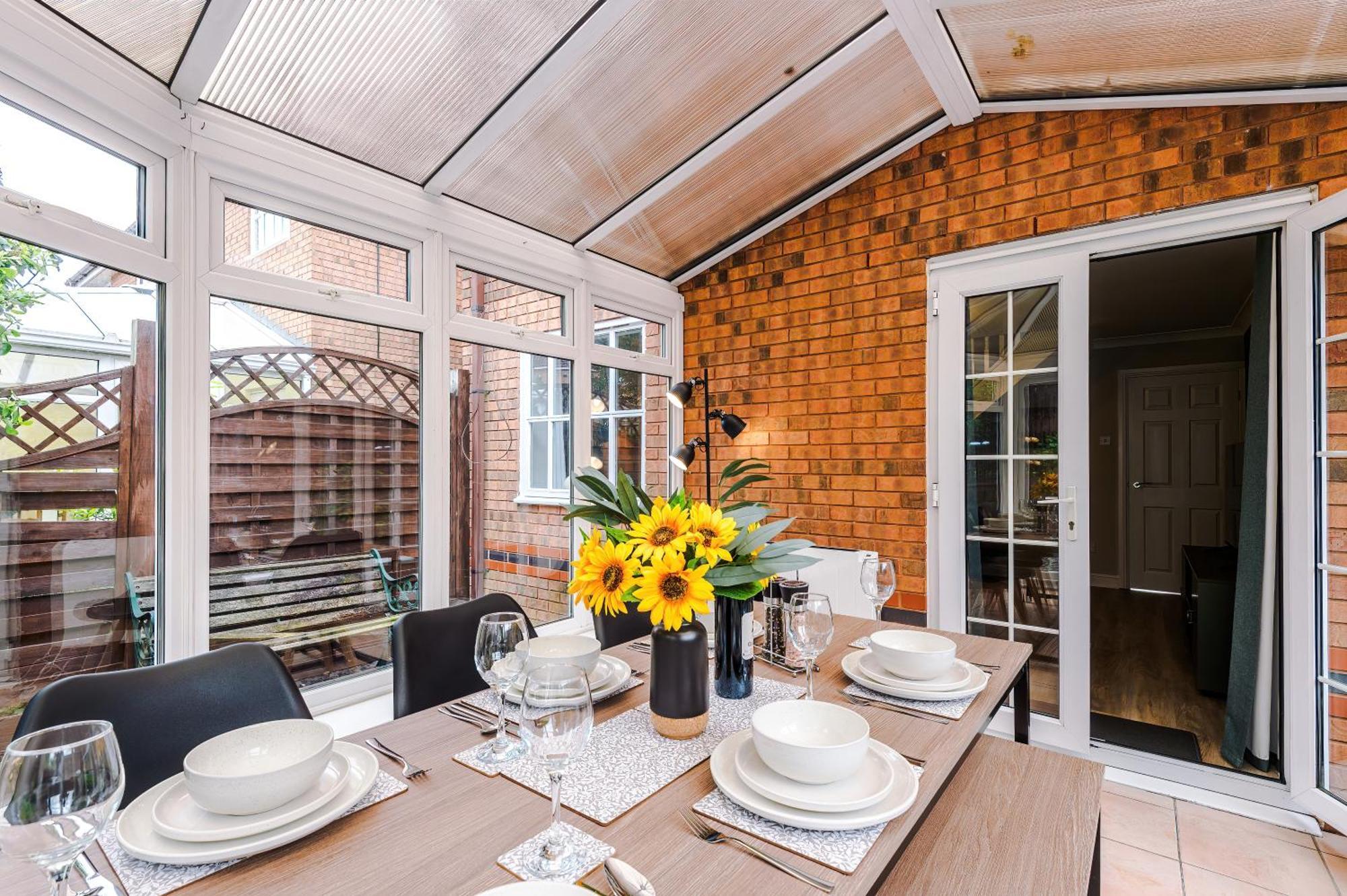 New! Stunning 3-Bed Home In Chester By 53 Degrees Property, Ideal For Groups, Free Parking! ภายนอก รูปภาพ